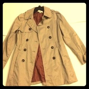 XXI. Trench Coat